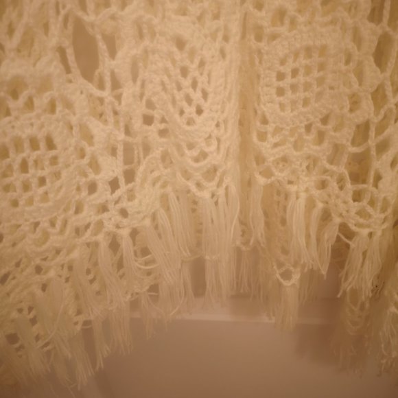 White macrame poncho - Picture 3 of 4